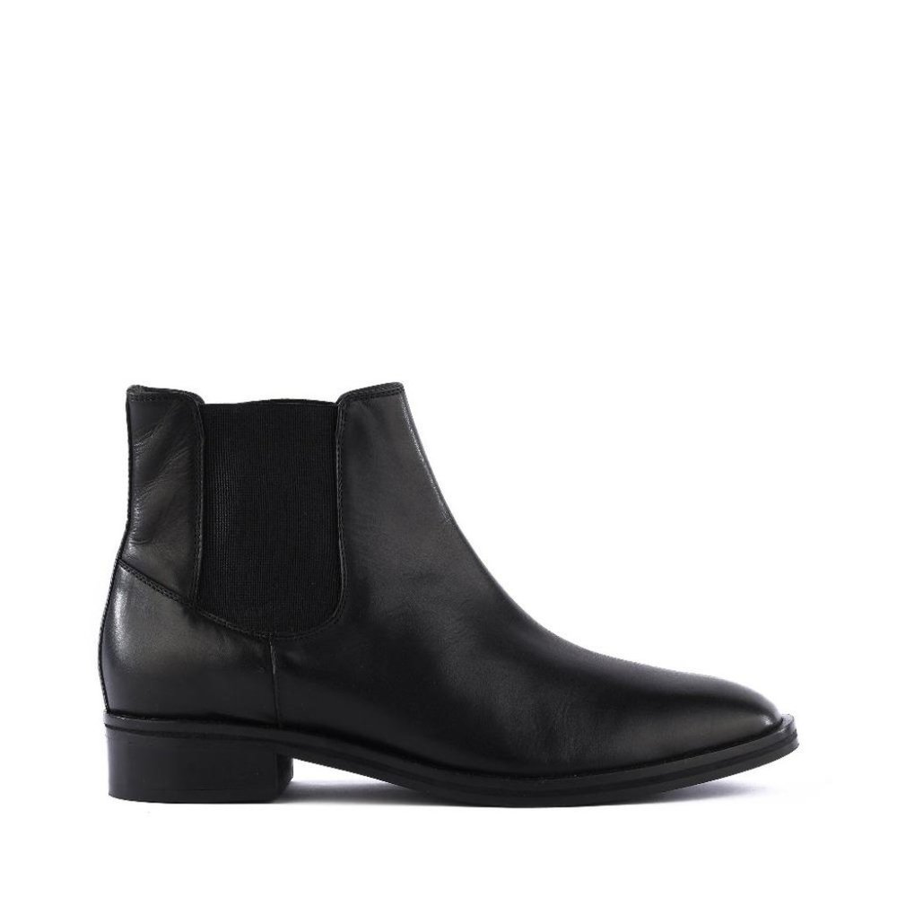Seychelles Fortitude Leather Chelsea Boot
